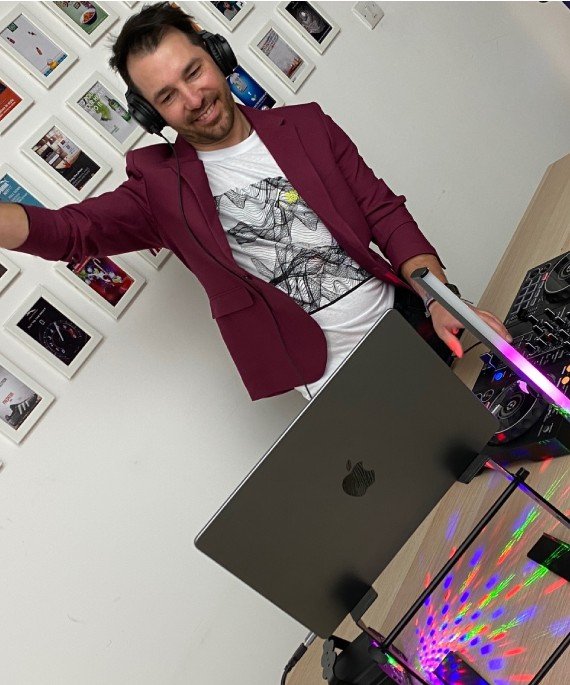 Hire a DJ for Corporate Party | Hire a DJ – DJs for Events Hire a DJ for Corporate Party