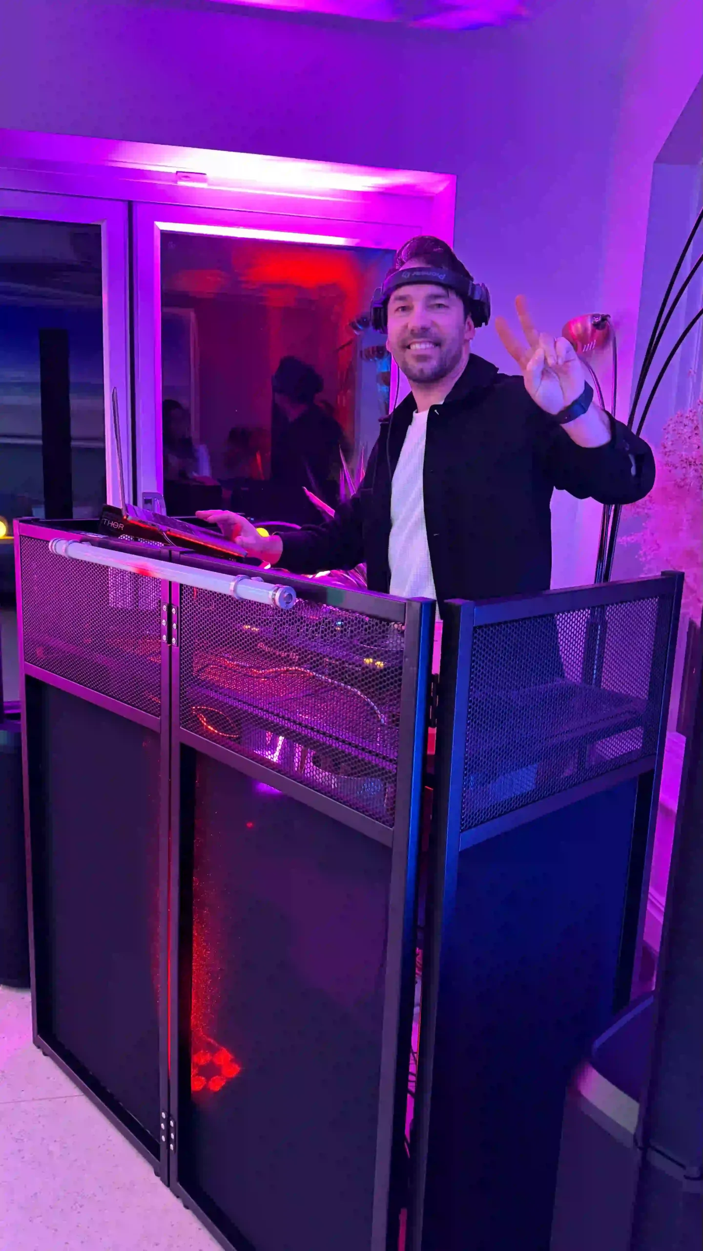 Hire a DJ Cobham | Hire a DJ – DJs for Events Hire a DJ Cobham